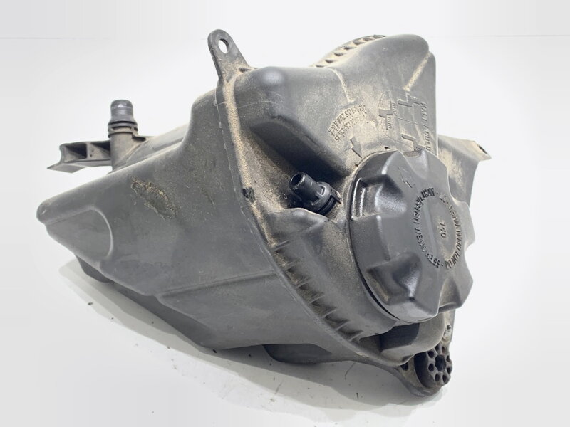 Vyrovnávací nádobka chladicí kapaliny BMW 5 Touring (F11) 2009 - 2017 17137601949