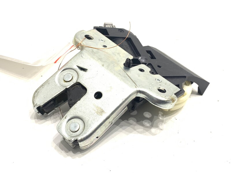 Zámek víka kufru zadní Seat Exeo (3R2) 2008 - 2013 4F5827505D
