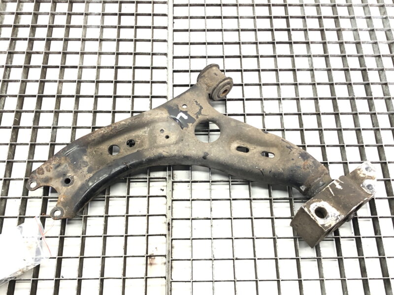 Rameno levé přední VW Passat B7 Variant (365) 2010 - 2015