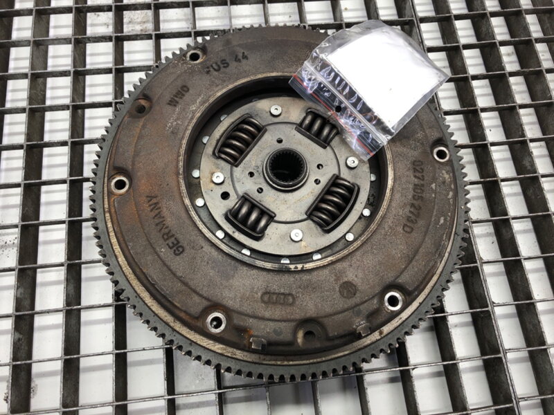 Spojka Seat Toledo II (1M2) 1998 - 2006 027105273D