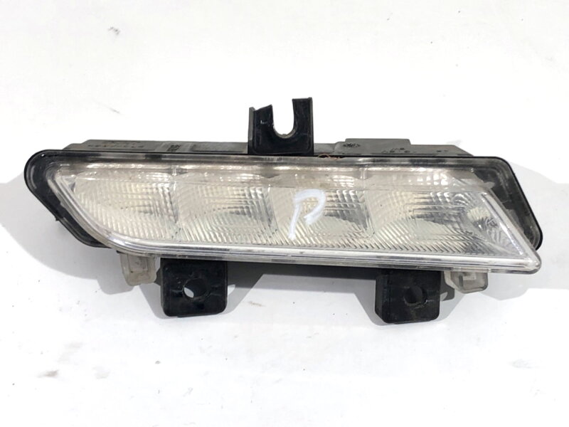 Světlo DRL (DENNÍ SVÍCENÍ) pravé přední Renault Clio IV (BH_) 2012 - 2022 266003864R