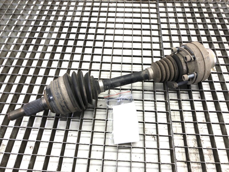 Poloosa pravá přední Audi Q7 (4LB) 2006 - 2016 7P0407271C