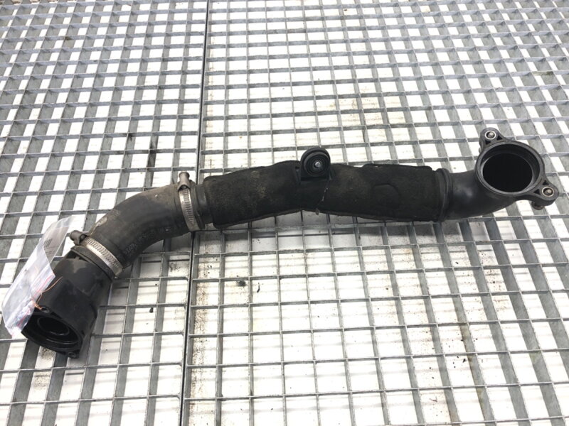 Potrubí turba VW Golf VII Variant (BA5, BV5) 2013 - 2022 04L131111M