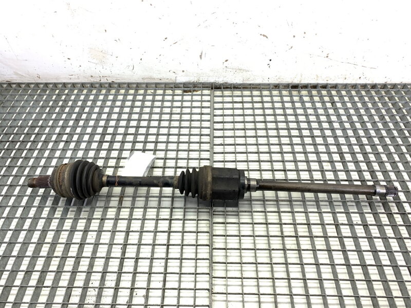 Poloosa pravá přední BMW X3 (E83) 2003 - 2011 7524046