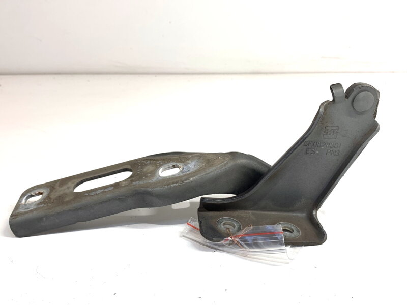 Pant kapoty levý přední Seat Leon (5F1) 2012 - 2022 5F0823301