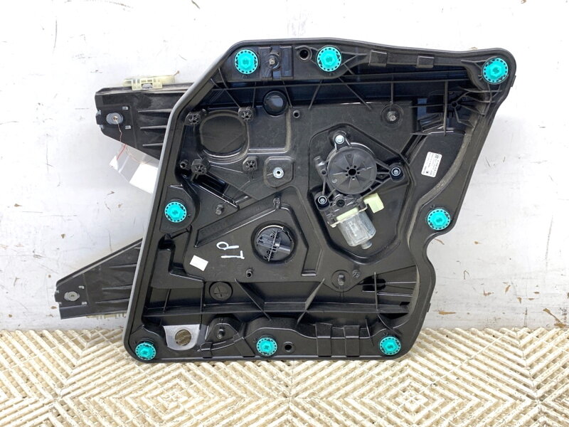 Stahovačka okna levá přední Skoda Octavia IV Combi (NX5) 2019 - 2022 5E3837655A