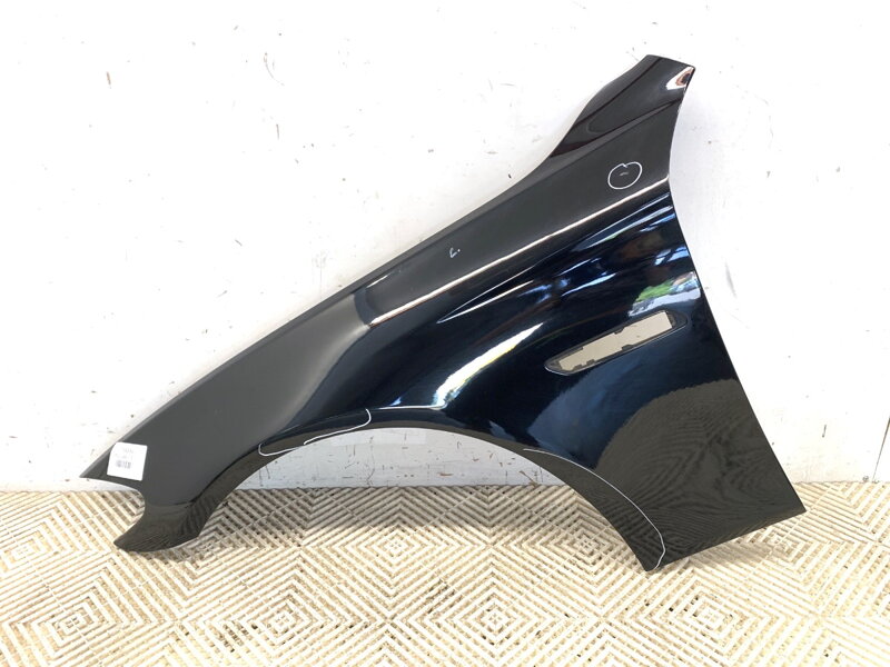 Blatník levý přední BMW 5 Touring (F11) 2009 - 2017