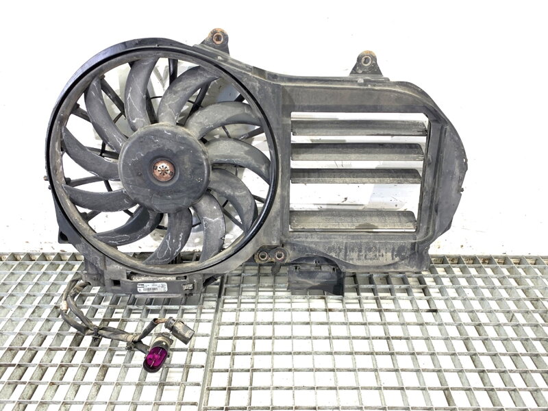 Ventilátor chladiče Audi A4 B6 (8E2) 2000 - 2005 8E0121205Q