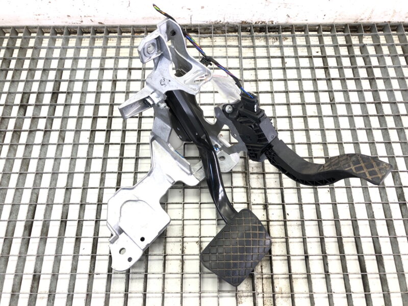 Pedály Audi A5 Sportback (F5A, F5F) 2016 - 2022 8W1723117