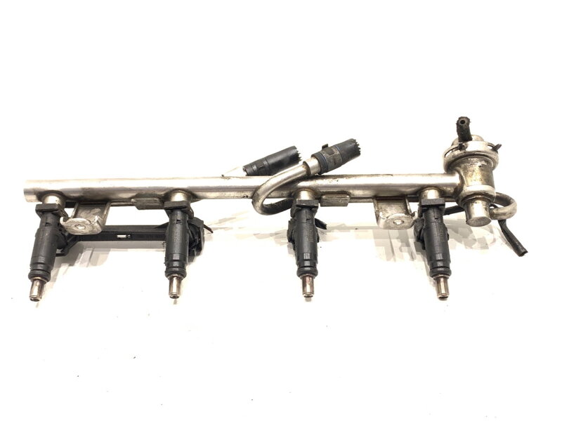 Vstřikovací rampa Audi A4 B6 (8E2) 2000 - 2005 06B133551T