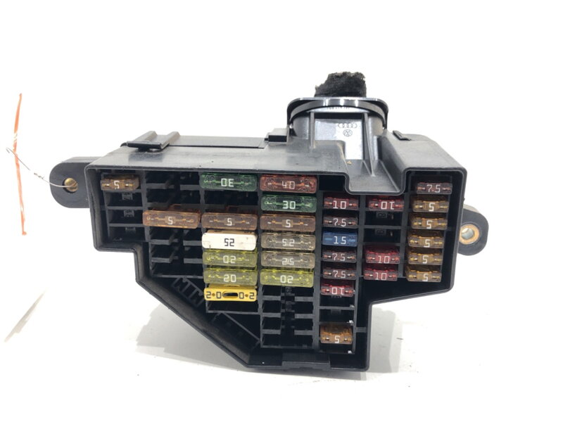 Pojistková skříňka Skoda Superb II (3T4) 2008 - 2015