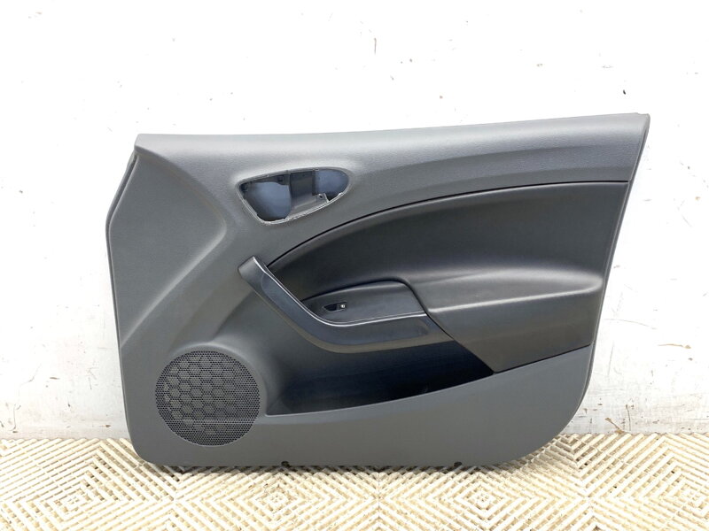 Tapecírung dveří pravý přední Seat Ibiza IV (6J5, 6P1) 2008 - 2017 6J4867012B