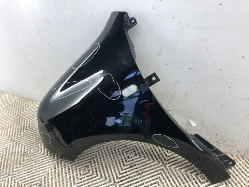 Blatník levý přední Renault Twingo III (BCM_, BCA_) 2014 - 2022