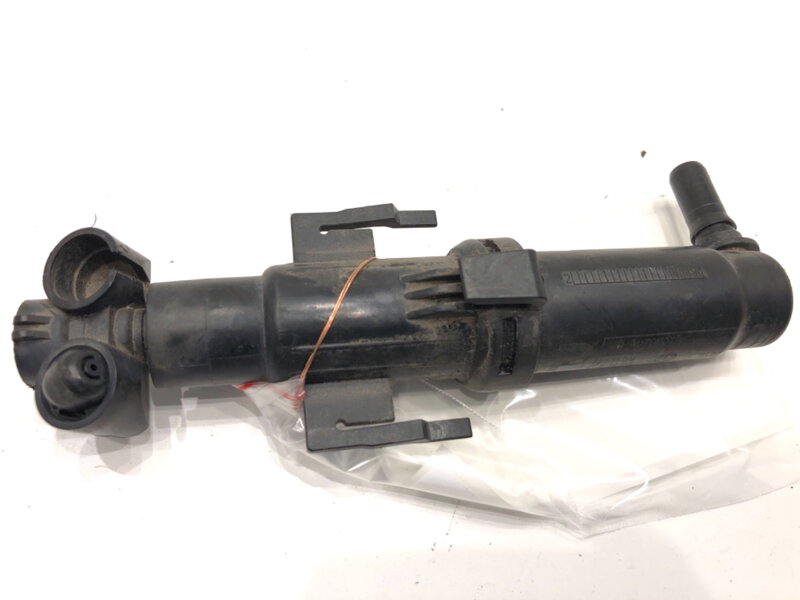 Ostřikovač světla pravý přední BMW 7 (F01, F02, F03, F04) 2008 - 2015