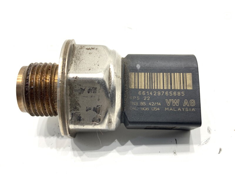 Čidlo tlaku paliva VW Passat B8 Variant (3G5, CB5) 2014 - 2022 04L906054