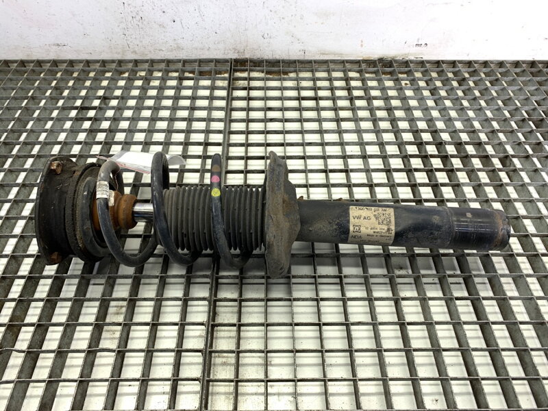 Tlumič pravý přední S pružinou VW Passat B8 Variant (3G5, CB5) 2014 - 2022 3Q0413031AM