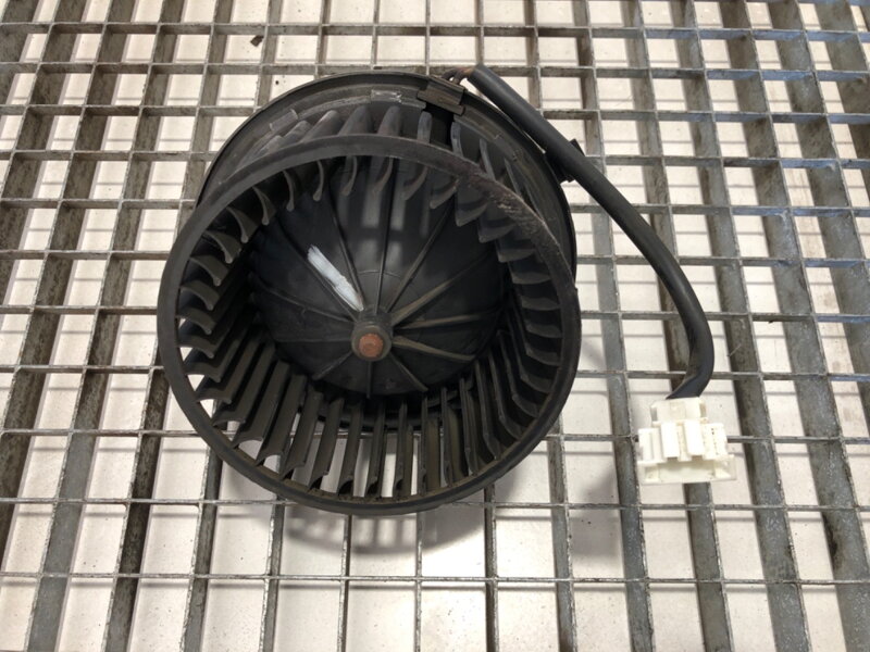 Ventilátor topení VW Transporter IV Autobus ( 70B , 70C , 7DB , 7DK , 70J , 70K , 7DC , 7 1990 - 2004 701819021B
