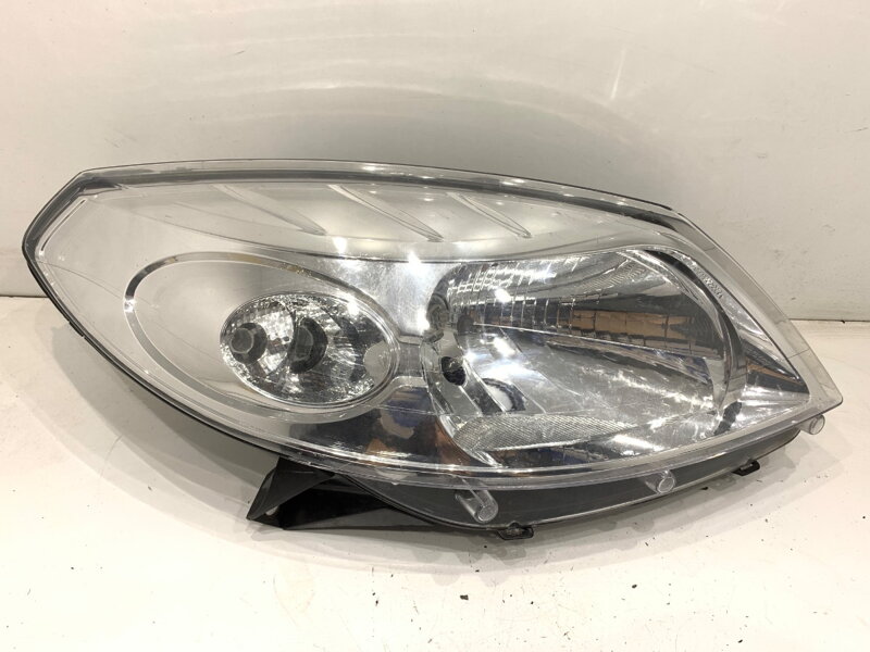 Světlo pravé přední Dacia Sandero 2008 - 2022