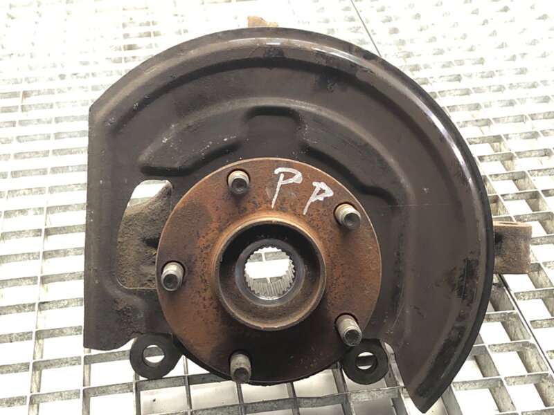 Otoč pravá přední Nissan Qashqai / Qashqai + 2 I (J10, NJ10, JJ10E) 2006 - 2014