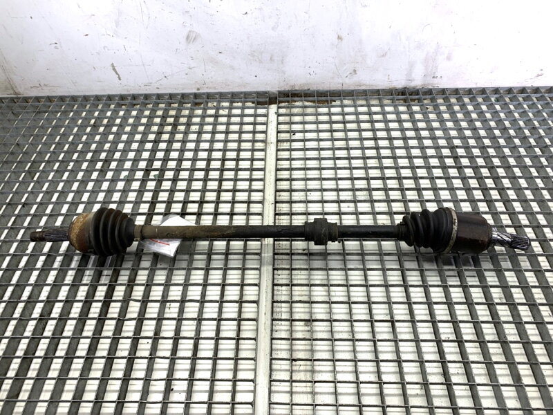 Poloosa pravá přední Nissan Micra III (K12) 2002 - 2010