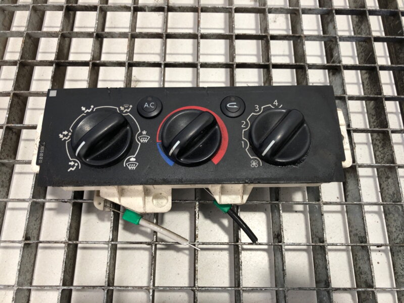 Panel ovládání ventilace Renault Master II (FD) 1998 - 2022 N2385001
