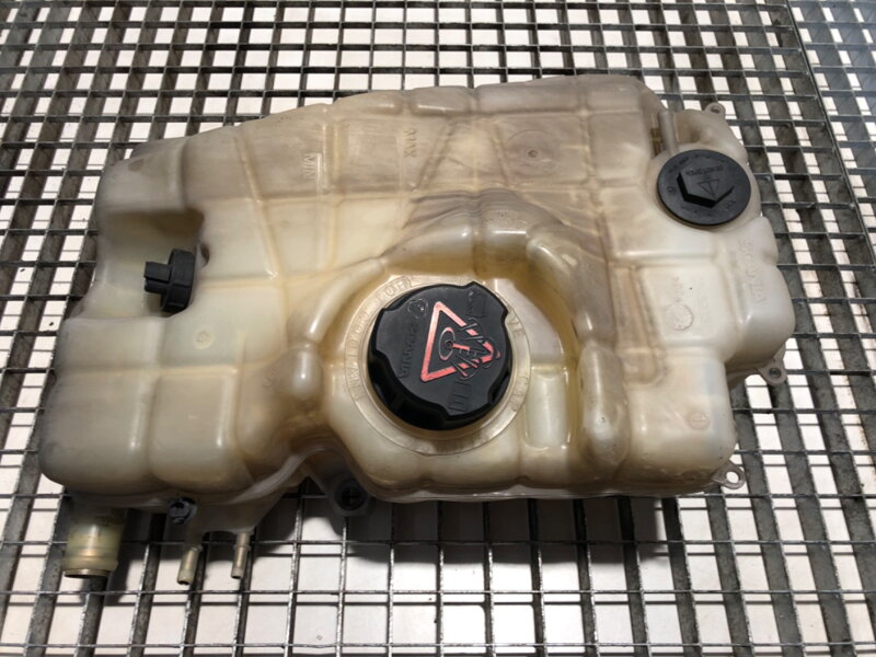 Vyrovnávací nádobka chladicí kapaliny Scania L , P , G , R , S - Series 2016 - 2022 2545033