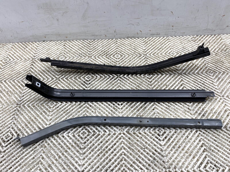 Vodící lišty dveře posuvných sada Renault Express 2021 - 2022 777606702R