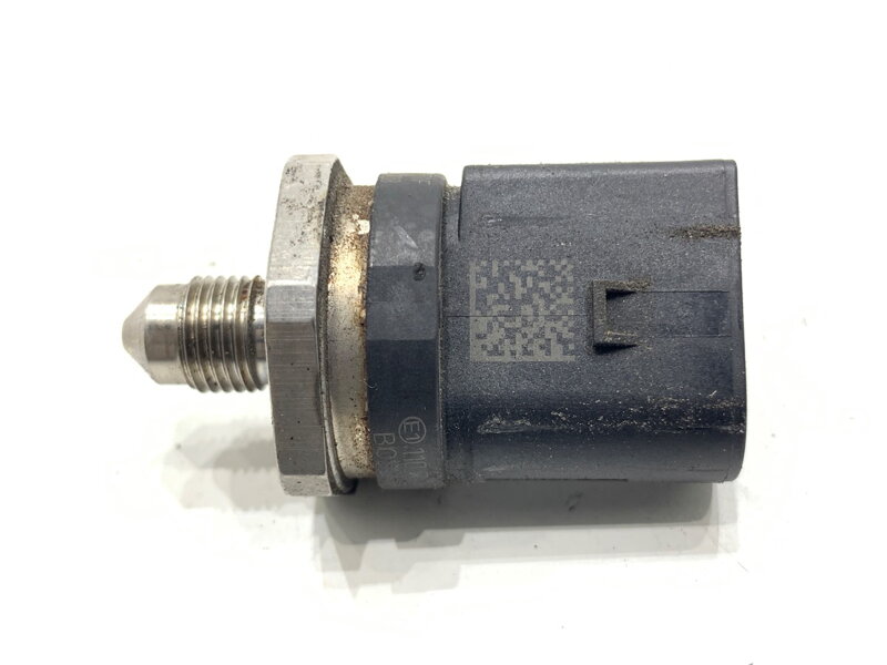 Čidlo tlaku paliva Audi A5 (8T3) 2007 - 2017 06J906051F