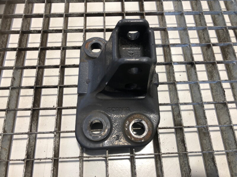 Uchycení nádrže ostřikovačů Scania L , P , G , R , S - Series 2016 - 2022 2352235