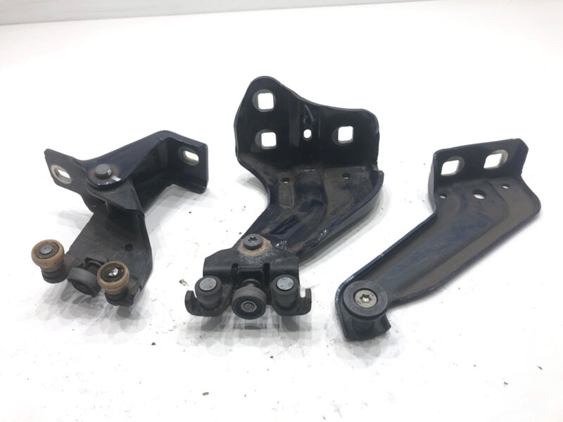 Kladky / válečky dveře posuvných pravé sada Dacia Dokker (MPV) (KE_) 2012 - 2022 745967497R 777949343R