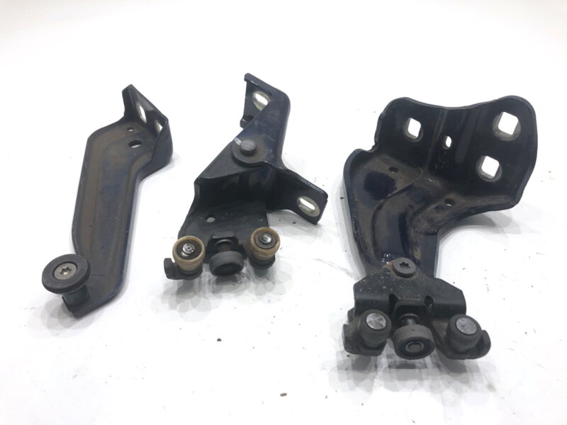 Kladky / válečky dveře posuvných levé sada Dacia Dokker (MPV) (KE_) 2012 - 2022 745971212R 777957489R