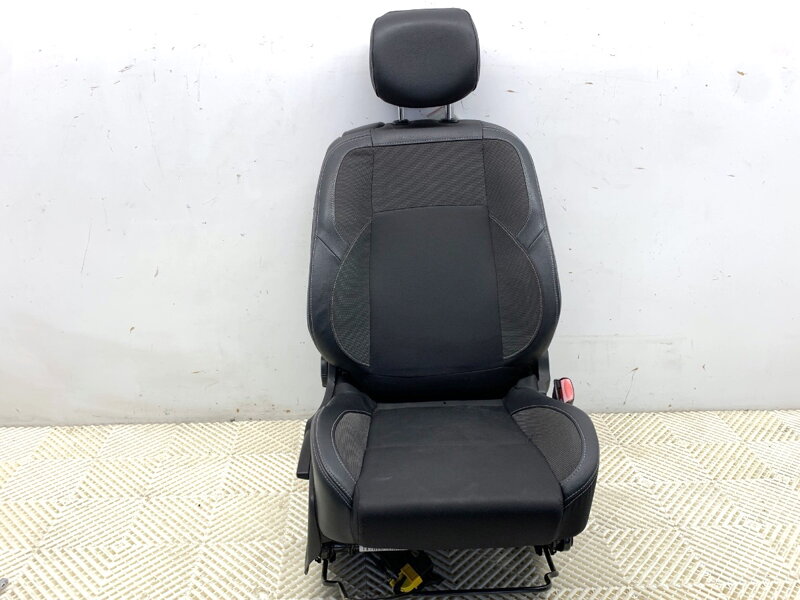 Sedadlo pravé přední Renault Megane CC (EZ0/1_) 2010 - 2022