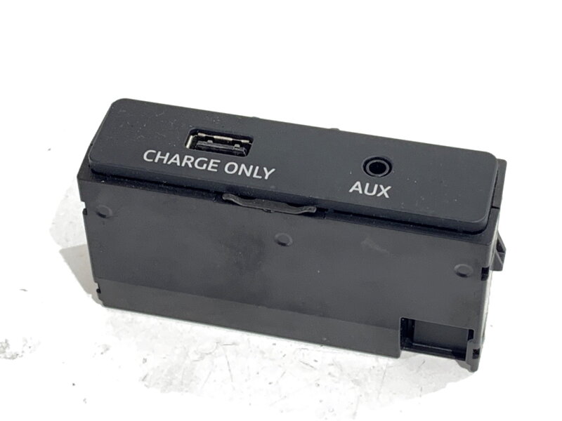 Zásuvka / uložení USB Audi A4 B9 Avant (8W5, 8WD) 2015 - 2025 4M0035726