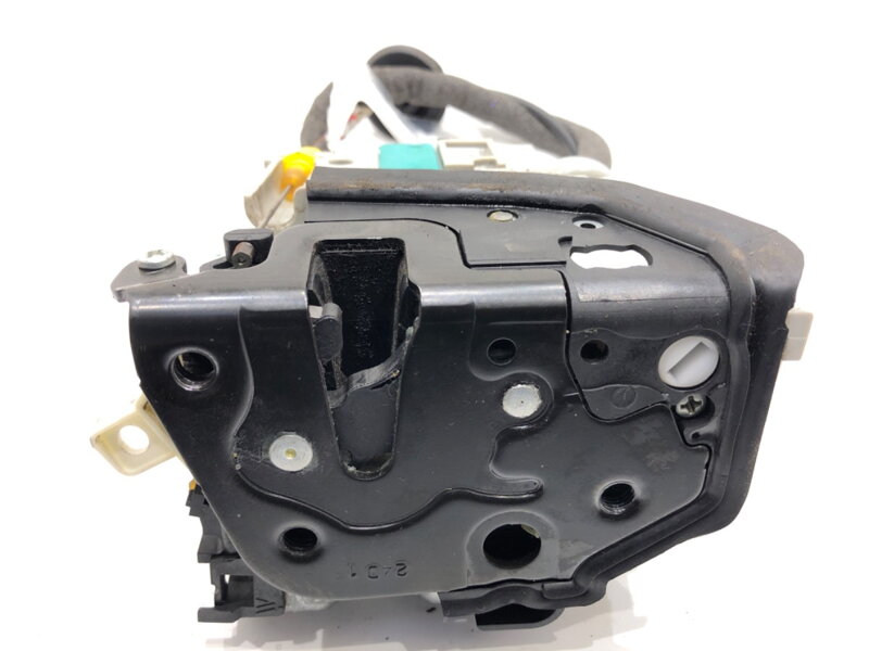 Zámek dveří pravý přední Audi A5 (F53, F5P) 2016 - 2022 8X1837016C