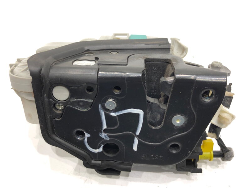 Zámek dveří levý přední Audi A5 (F53, F5P) 2016 - 2022 8X1837015C