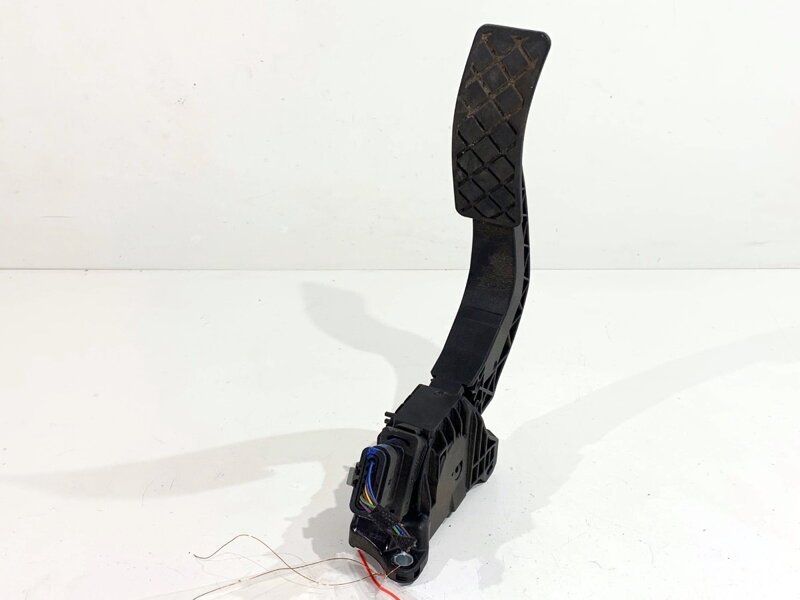 Plynový pedál Audi A5 (F53, F5P) 2016 - 2022 8W1723523