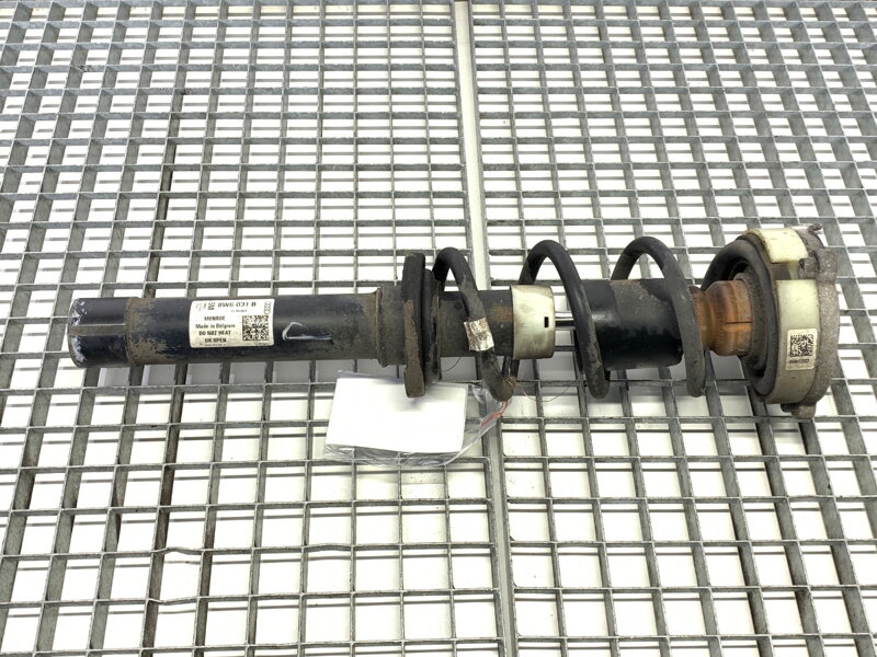 Tlumič pravý přední S pružinou Audi A5 (F53, F5P) 2016 - 2022 8W6413031B