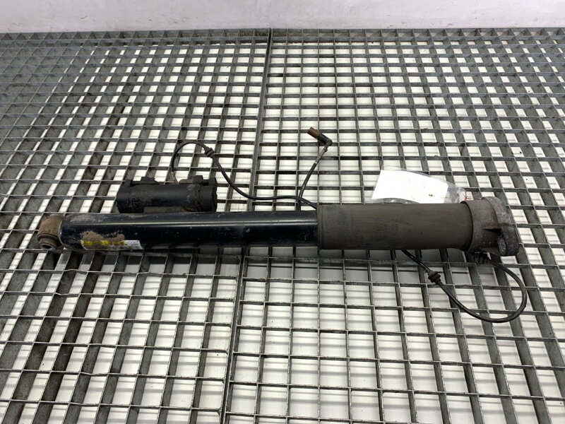 Tlumič pravý zadní Mercedes-benz CLS (C257) 2017 - 2022 A2133204203