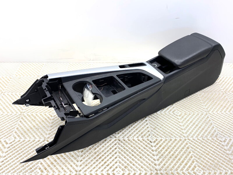 Tunel středový S loketní opěrkou Audi A4 B9 Avant (8W5, 8WD) 2015 - 2025 8W1863241A