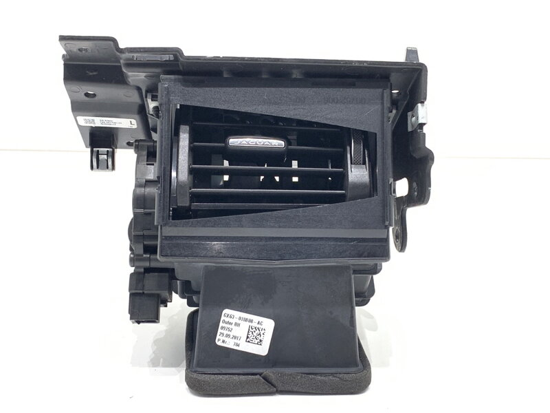 Mřížka ventilace pravá přední Jaguar XF II (X260) 2015 - 2022 GX63-018B08-AC