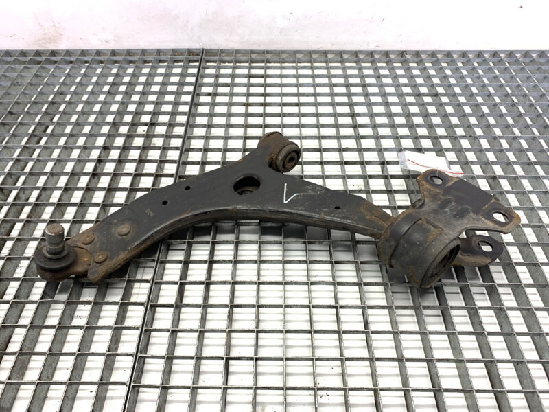 Rameno levé přední Volvo V40 Liftback (525, 526) 2012 - 2022