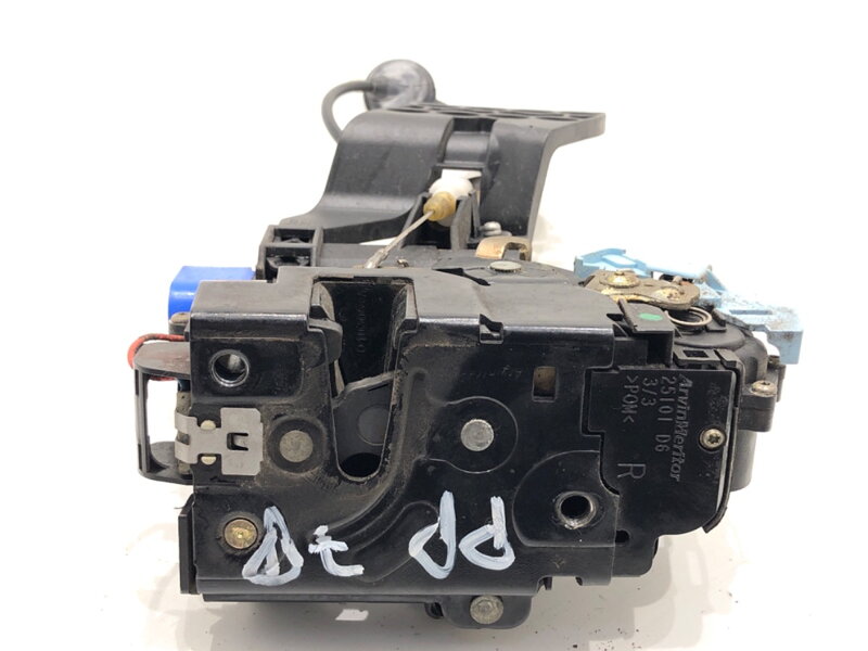 Zámek dveří pravý přední VW Touareg (7LA, 7L6, 7L7) 2002 - 2013 3D1837016