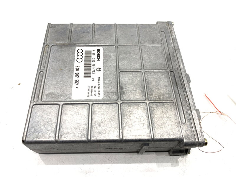 Řídicí jednotka motoru Audi A6 C4 (4A2) 1994 - 1997 8D0907557F 0261203761