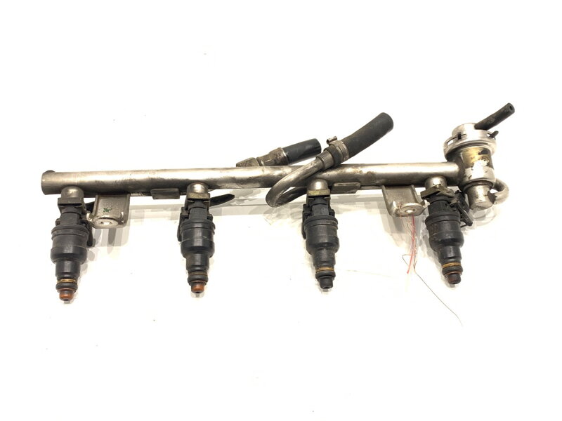 Vstřikovací rampa Audi A6 C4 (4A2) 1994 - 1997 058133681