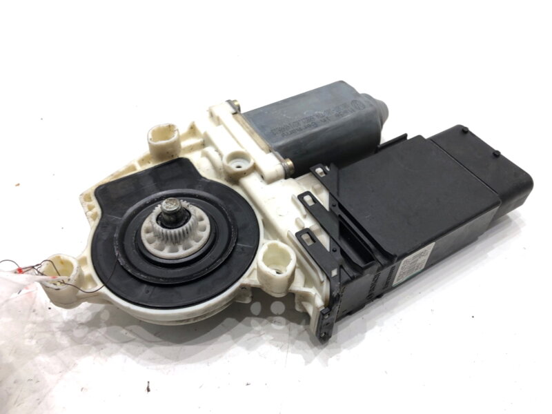 Motorek stahovačky okna levý přední Seat Leon (1M1) 1999 - 2006